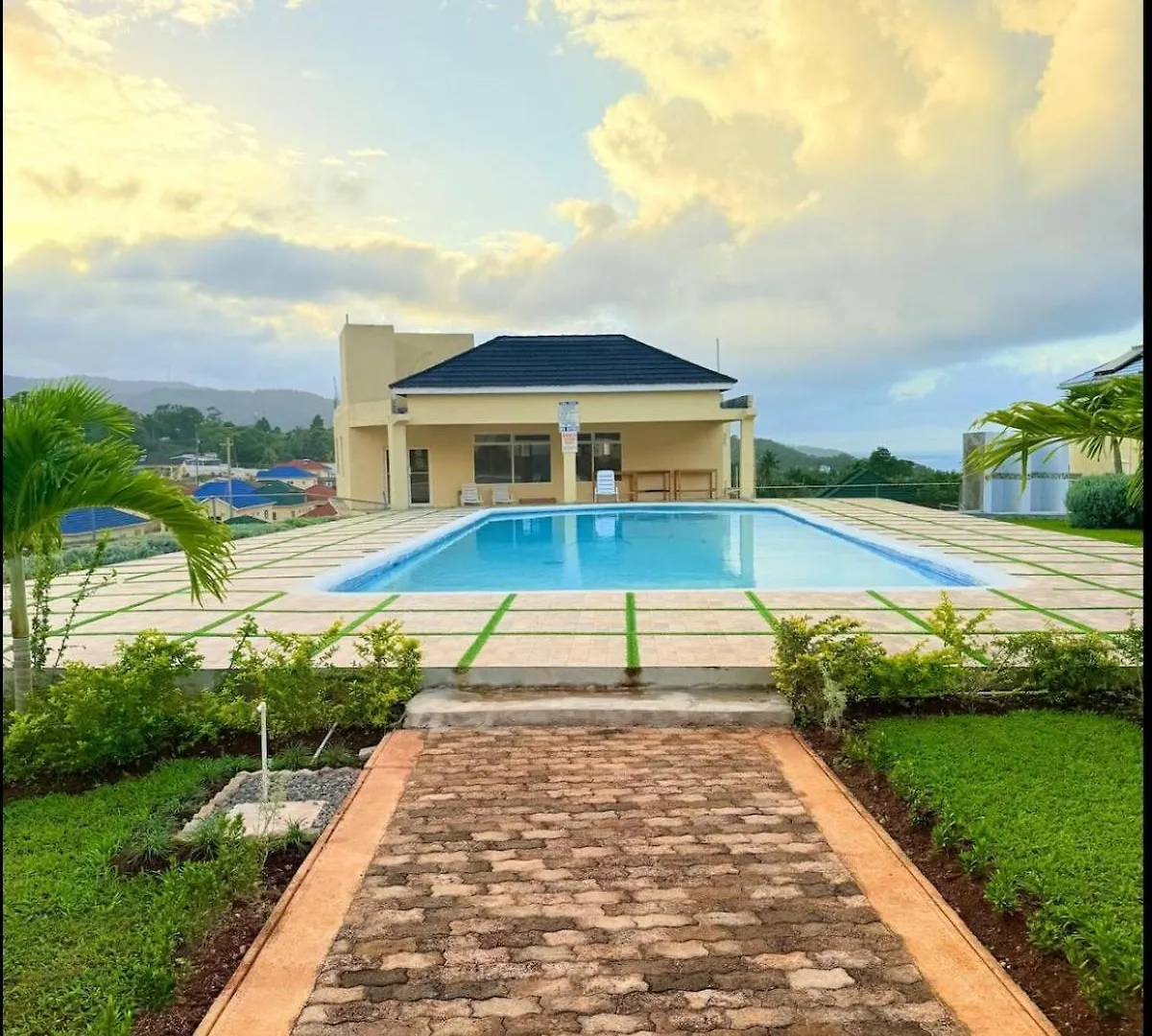 Experience Luxury & Serenity-Your Perfect Getaway Ocho Rios Casa de Férias